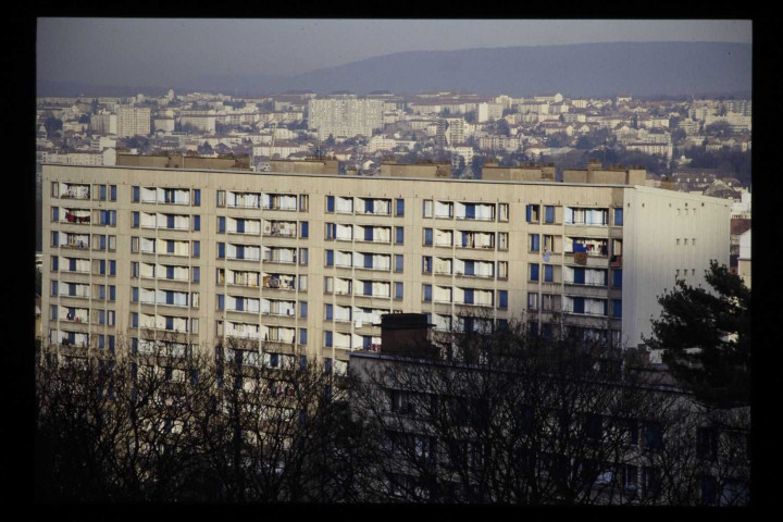 Quartier "Les 408" - Cité Brulard et école La Sainte Famille.