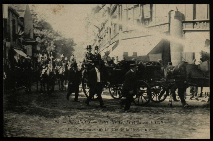 Besançon - Fêtes des 13, 14 et 15 Août 1910 - Le Président dans la rue de la Préfecture. [image fixe] , 1904/1910