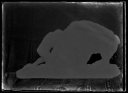 Le groupe sculpté "Ursus et Lygie", vu de dos, dans l'atelier