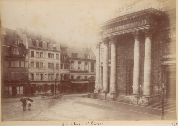 La place Saint-Pierre