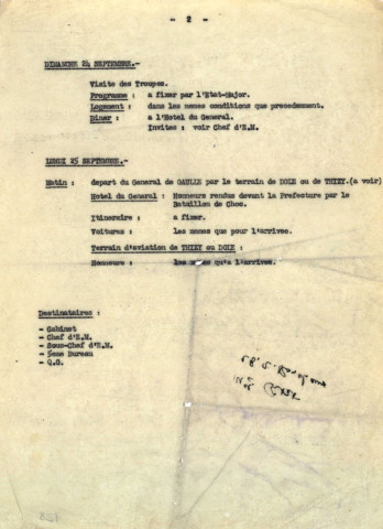 Manifestations après la Libération de Besançon.- Obsèques du Commandant Jean Cornet, organisation : note du capitaine Deschamps, adjoint au gouverneur militaire (1944 ?). Voyage du Général de Gaulle, organisation : note, photographie (23 septembre 1944).