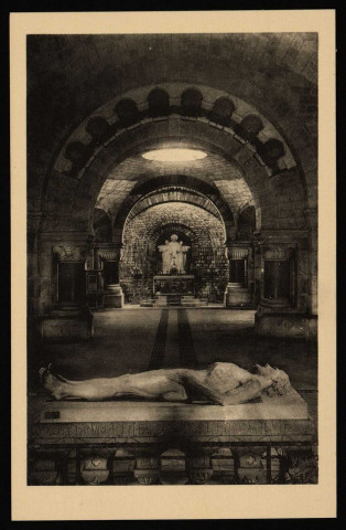 Besançon. - Basilique des Saints Férréol et Ferjeux - Intérieur de la Crypte [image fixe] , Besançon, 1930/1984