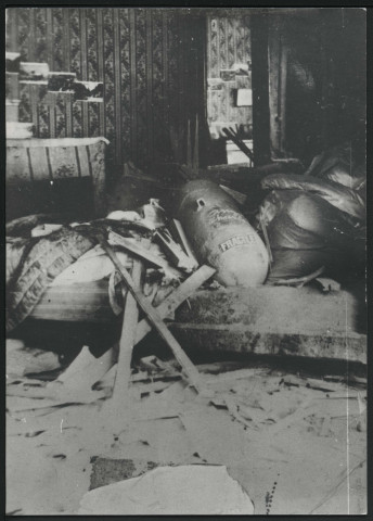 Besançon. Bombe non éclatée tombée sur le lit dans l'appartement du 1er étage au 43 avenue Carnot, chez M, Monnier, conseiller municipal, 16 juillet 1943