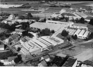 39MDT496 - Usine de Palente, vue aérienne : négatif (noir et blanc).