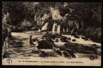 Le Doubs après la chute - Les Sept Sources. [image fixe] , Besançon ; Dijon : Edition des Nouvelles Galeries : Bauer-Marchet et Cie Dijon (dans un cercle), 1904/1914