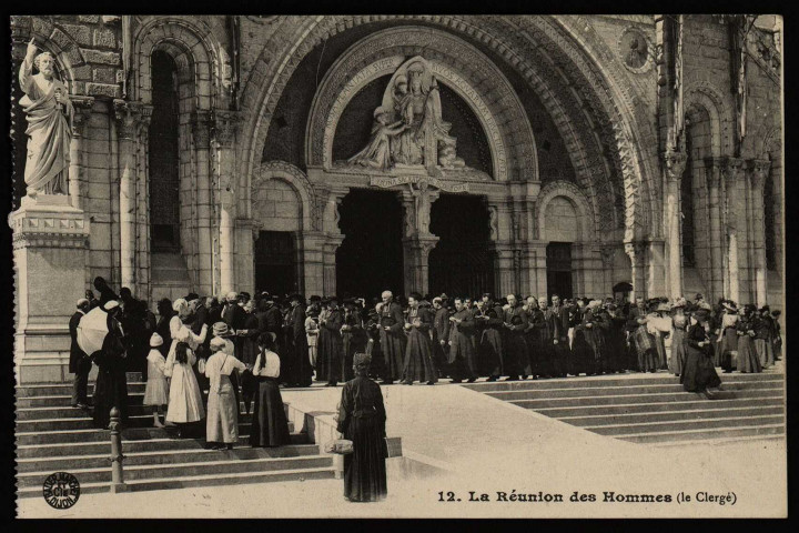 La Réunion des Hommes (le Clergé). [image fixe] , Dijon : Bauer-Marchet et Cie Dijon (dans un cercle), 1904/1912