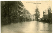 Les inondations en 1910 - Besançon - Rue de l'Abreuvoir Place de la Révolution [image fixe] , Besançon : Mosdier, édit., 1910