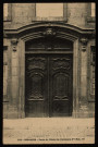 Besançon - Besançon - Porte de l'Hôtel de Clermont, Gde Rue, 133. [image fixe] , 1904/1930