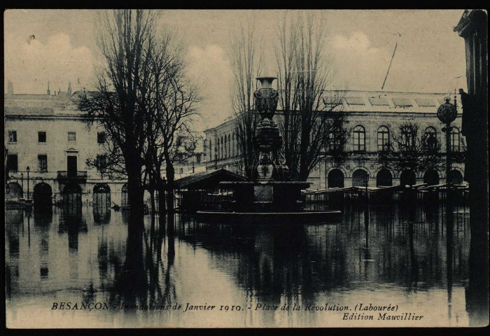 Besançon - Inondations de Janvier 1910 - Place de la Révolution. (Labourée). [image fixe] , Besançon : Editions Mauvillier, 1904/1910