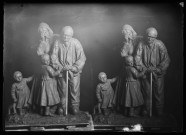 Groupe sculpté "Ceux qui restent" photographié dans l'atelier