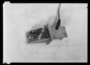 39MDT310 - Outillage, appareil de mesure : négatif (noir et blanc).