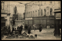 Besançon - Inondations de Janvier 1910 - Bas de la Grande Rue et Place de la Révolution. [image fixe] 1904/1910