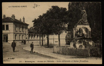 Besançon - Avenue de l'Elvétie - Ecole maternelle et Statue Proud'hon [image fixe] , Paris : B. F. :, 1904-1930