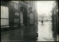 MAUVILLIER, Emile. Besançon. Inondations janvier 1910, rue des Granges, à l'entrée de la place de la Révolution