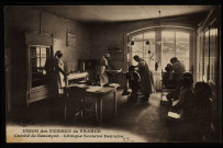 Besançon - Union des Femmes de France - Comité de Besançon - Clinique Scolaire Dentaire. [image fixe] , Besançon : Etablissements C. Lardier - Besançon., 1914/1930