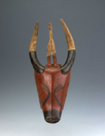 Masque Dye - masque Gouro, Côte d’Ivoiremasque d’antilope surmonté d’un oiseau