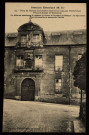 Porte de l'Ancien Archevêché construit en 1704 par l'Archevêque François-Joseph de Grammont [image fixe] , Besançon : Cliché Ch. Leroux, 1910/1930