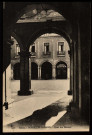 Besançon-les-Bains. - Cour des Carmes [image fixe] , Strasbourg : "La Cigogne", 1904/1930