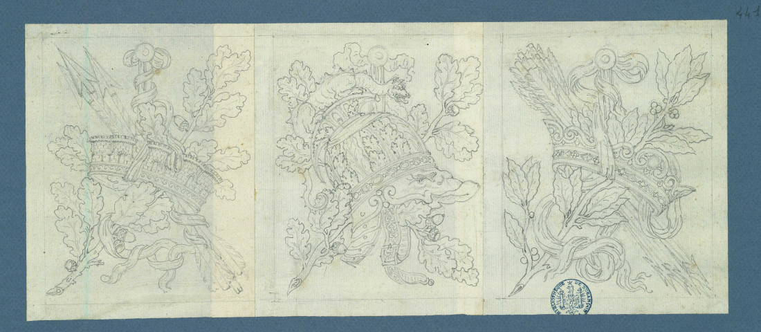 Jardin de Versailles, bosquet des Dômes : trophées : deux couronnes et un casque / Pierre-Adrien Pâris , [S.l.] : [P.-A. Pâris], [1700-1800]