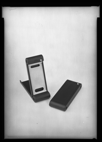 39MDT274 - Etui de montre bracelet : négatif (noir et blanc).