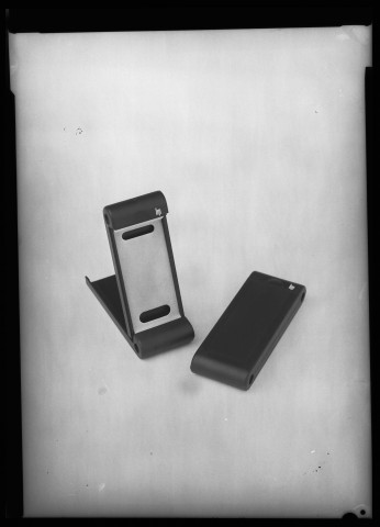 39MDT274 - Etui de montre bracelet : négatif (noir et blanc).