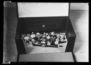 39MDT117 - Montres en tas : négatif (noir et blanc).