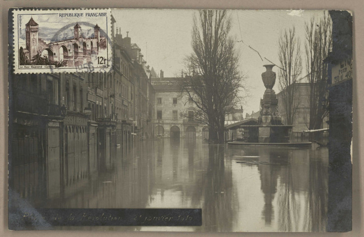 [Place de la Révolution - 21 janvier 1910]. [image fixe] , 1930/1956
