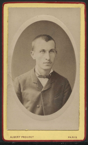 PROUZET, Albert. Homme en buste dans un ovale