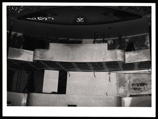 Kursaal, travaux de réfection et de restauration : - reportages photographiques avant travaux (1973-1980), pendant les travaux (1981-1982), articles de presse (1981)
- projet d'aménagement de la promenade Granvelle et des abords à l'emplacement du Kursaal, après sa démolition (1968) ; projet de reconstruction du Kursaal et d'aménagement des abords (1969)
- plans (suite de la boite 160; 1980)
- fouilles archéologiques entreprises sur l'emprise du chantier : correspondance (1981)
- projet de réfection de la piste de danse du Kursaal (1956).