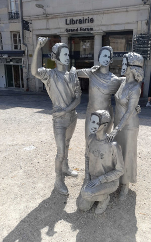 Groupe sculpté ; Jenny d'Héricourt