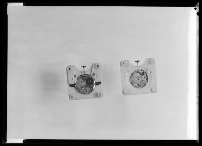 39MDT13 - Mouvements T13 : négatif (noir et blanc).