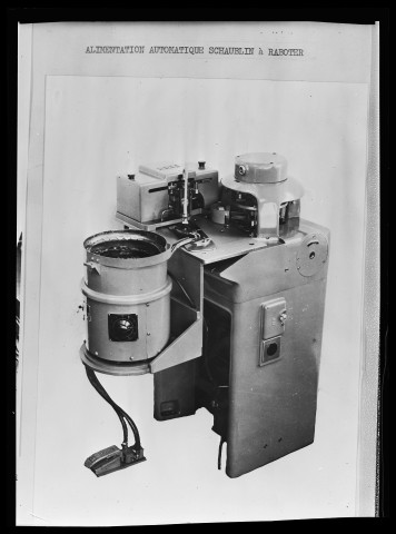 39MDT335 - Alimentation automatique Schaublin, machines siglées SOC (Société Ornanaise de Construction Mécanique) : négatif (noir et blanc).