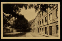 Besançon. - Lycée Pasteur. Façade de l'Externat [image fixe] , Levallois-Paris : Editions Universitaires Tourte et Petitin, 1930/1950