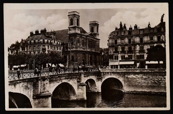 Besançon-les-Bains (Doubs) - Pont Battant et Eglise de la Madeleine [image fixe] , Mâcon : Combier Imp., 1909-1950