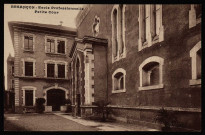 Besançon - Ecole professionnelle - Petite Cour [image fixe] , Mâcon : Phot. J. Combier, , 1930/1940