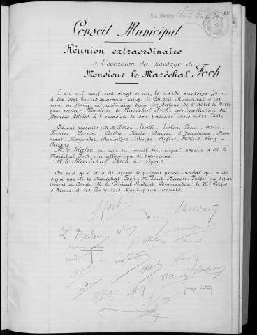 Registre des délibérations du Conseil municipal, avec table alphabétique, du 14 juin 1921 au 7 mai 1923