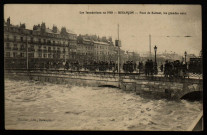 Besançon - Les Inondations en 1910 - Pont Battant, les grandes eaux. [image fixe] , Besançon : Mosdier, édit. Besançon, 1904/1910