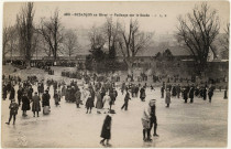 Série de cartes postales du Doubs en hiver : Doubs enneigé et glacé avec patineurs.