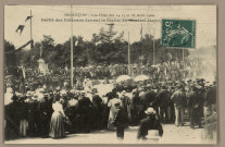 Besançon - Les Fêtes des 14 15 et 16 Août 1909 - Défilé des Vetérans devant la Statue du Général Jeanningros. [image fixe] , 1904/1909