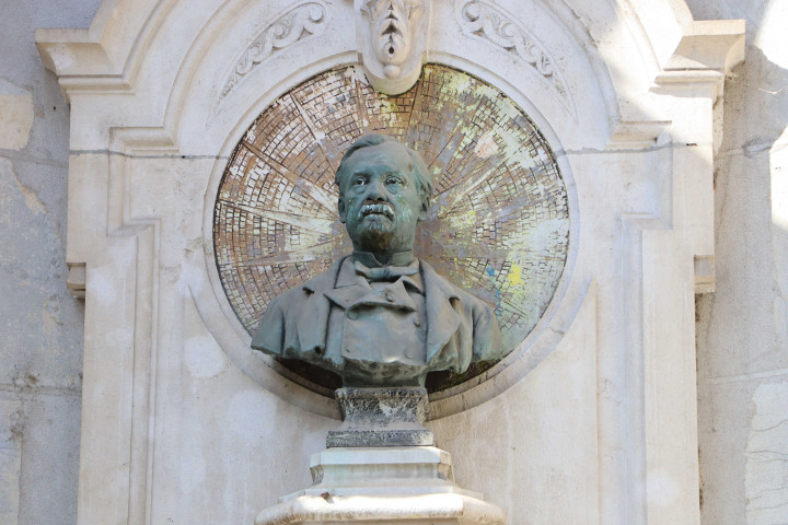 Monument ; Monument à Louis Pasteur