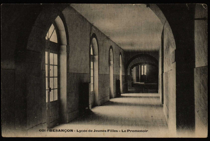 Besançon - Lycée de Jeunes Filles - Le Promenoir [image fixe] , 1904/1906