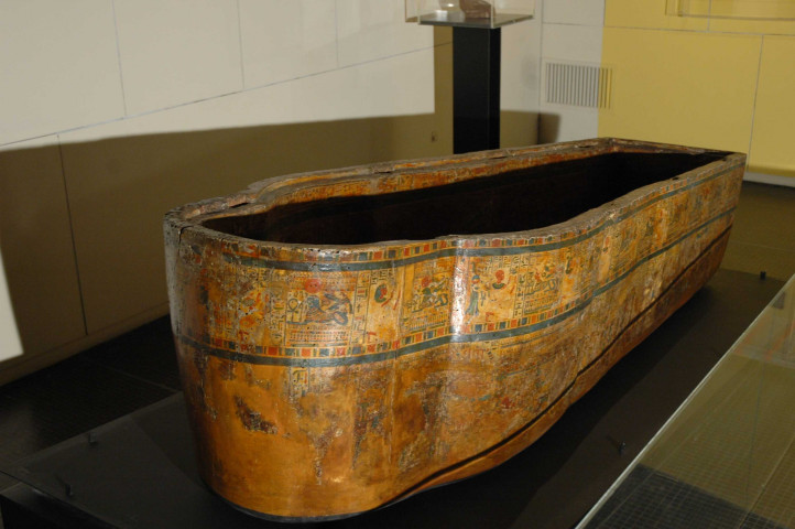cuve extérieure du sarcophage de Séramon