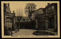 Besançon - Besançon - Clinique Clermont - Cour et Pavillons de Chirurgie. [image fixe] , Besançon : Les Editions C. L. B. - Besançon., 1914/1930