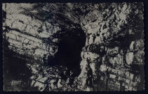 Besançon - Besançon-les-Bains - Entrée des Grottes Saint-Léonard. [image fixe] , Besançon : Bromure Péquinot, éditeur, Besançon, 1930/1950
