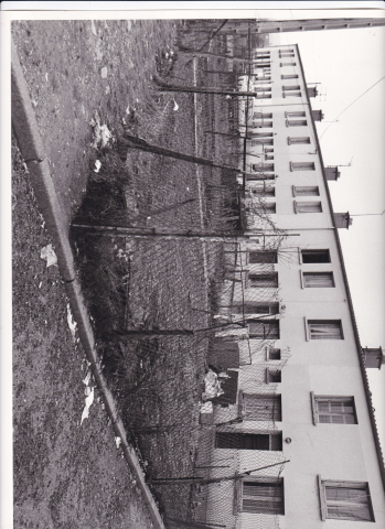 Construction de la Cité de l'Escale pour résorber le bidonville des Founottes. - Aménagement des espaces extérieurs : plans, correspondance, études, photographies, délibérations du conseil municipal (197O-1990). Note : voir les permis de construire n°99 (1970) et n°950 (1967).
